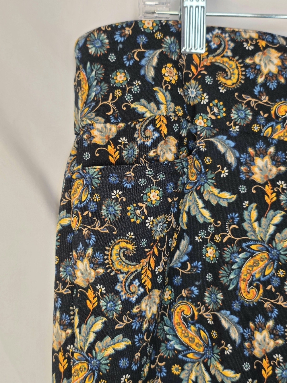 Coral Bay Women's Stretch Resortwear Summer Fall Floral Crop Capri Pants Sz 16W - Picture 4 of 6